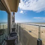 Beautiful With Stunning Sea View